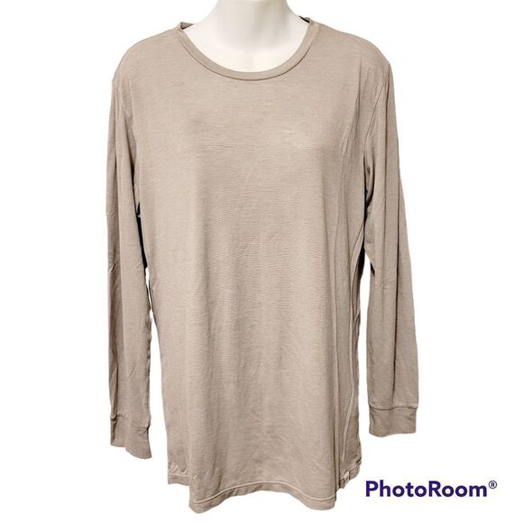 2/$20 Uniqlo Heattech super warm grey top long sleeves shirt - Picture 1 of 4